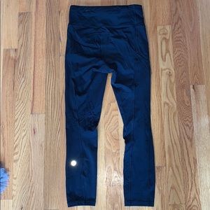 Lululemon crops, black